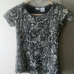 Cute black and creme top.